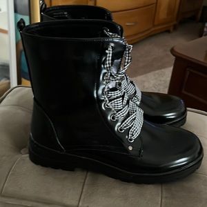 NEW DIRTY LAUNDRY BOOTS